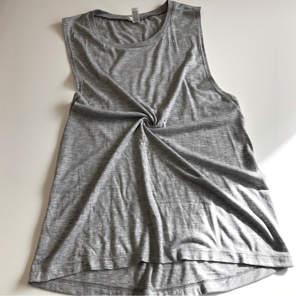 Simple and cute gray tank top